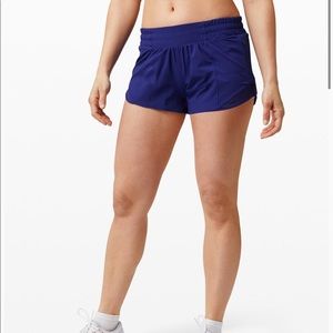 Lululemon hotty hot shorts color Larkspur